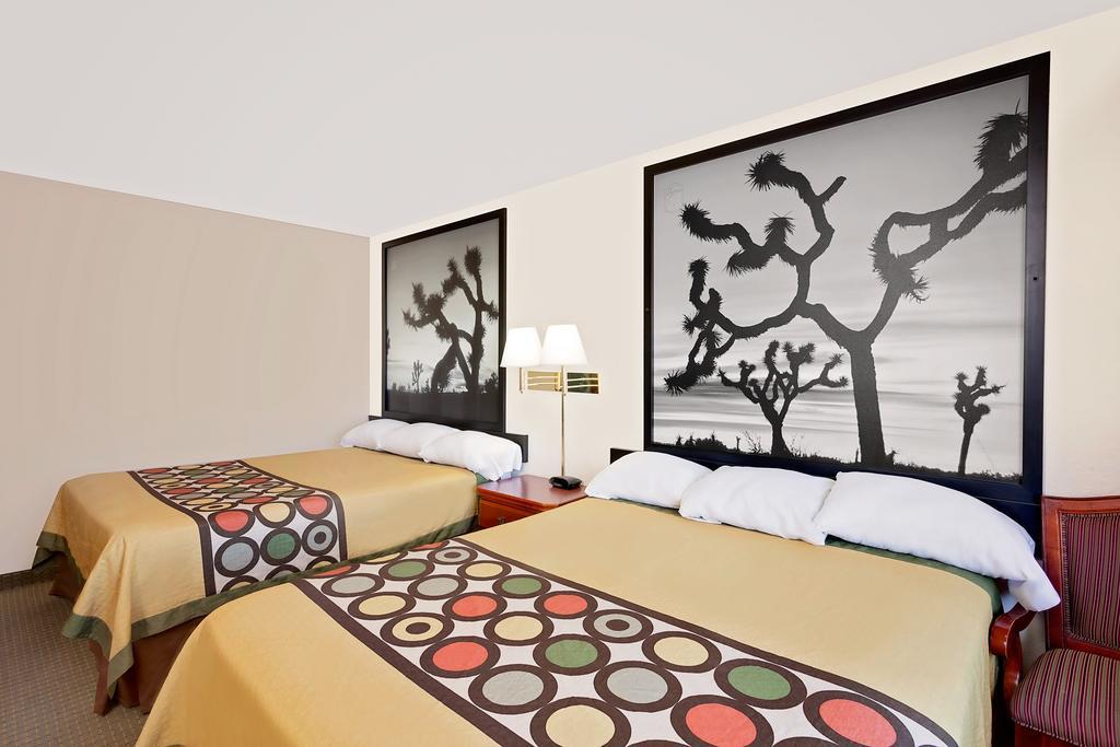 ซูเปอร์ 8 บาย วินด์แฮม ยัคกาแวลเลย์/จอชัว ทรี เนชั่นแนล พาร์ค แอเรีย Motel ยุคคาแวลลีย์ ภายนอก รูปภาพ